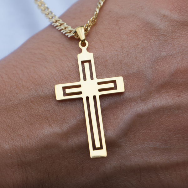 Dije Cruz Plana puesta -- joyeria fina Leyfina Colombia