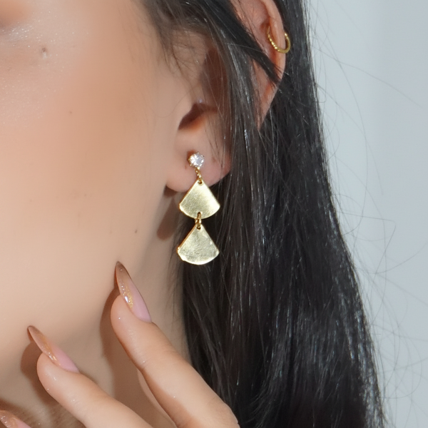 Aretes dorados regalo para mujer -- tienda joyeria Leyfina