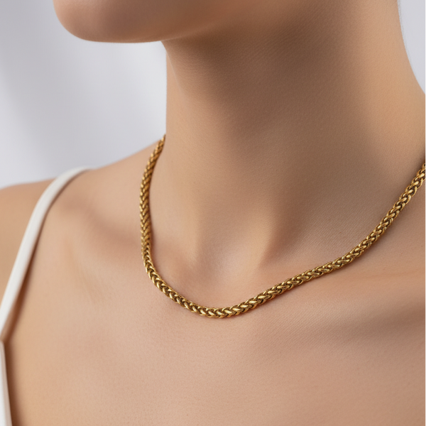 Cadena Trigo en oro laminado 18K puesta sobre piel - LeyFina Colombia