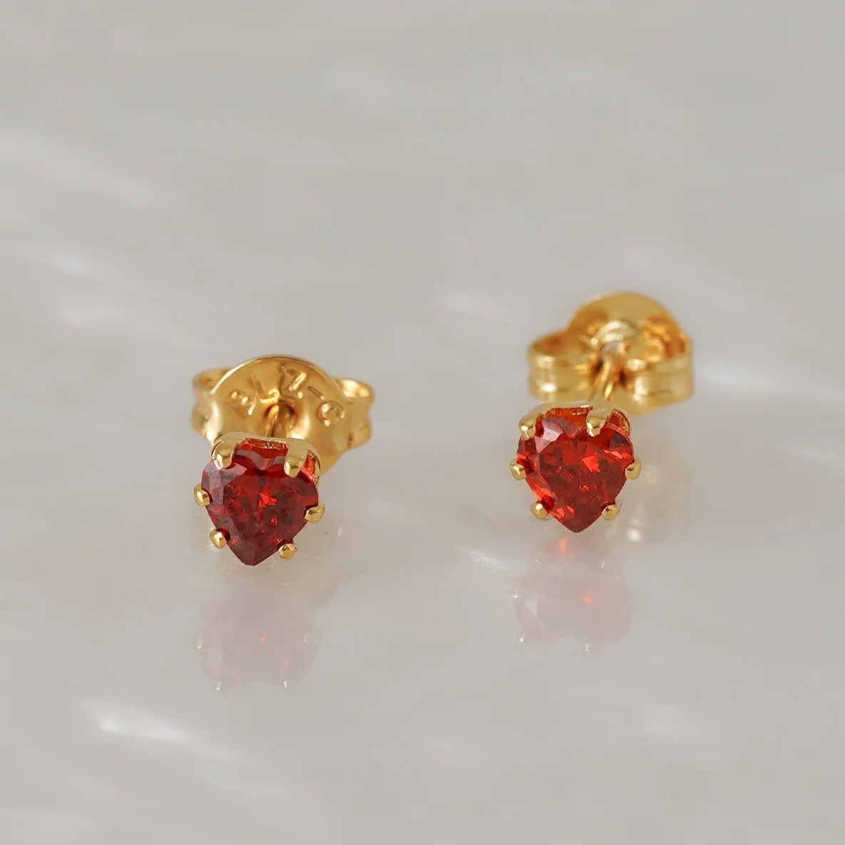 Aretes Diamante Corazón Rojo, regalo de San Valentín - LeyFina