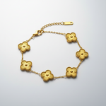 Pulsera Trébol Dorada detalle de cerca -- joyeria Leyfina