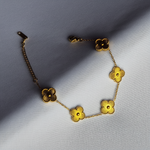 Pulsera Trébol Dorada detalle del broche -- joyeria Leyfina Colombia