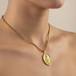 Cadena con Dije Virgen Guadalupe en estuche -- joyeria Leyfina