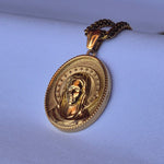 Dije Virgen detalle de cerca -- joyeria fina Leyfina Colombia