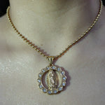 Dije Virgen Piedras joyeria en oro, oro laminado Leyfina -- accesorio elegante coleccion Leyfina
