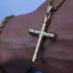 Dije Cruz Lazo detalle de cerca -- joyeria Leyfina