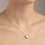 Cadena Trébol Blanco oro laminado 18k vista de cerca -- joyeria fina Leyfina