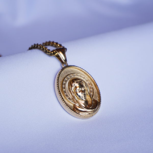 Dije Virgen, dije dorado en oro laminado 18K para tu cadena - LeyFina