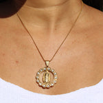 Dije Virgen Piedras joyeria en oro, oro laminado Leyfina -- accesorio elegante coleccion Leyfina