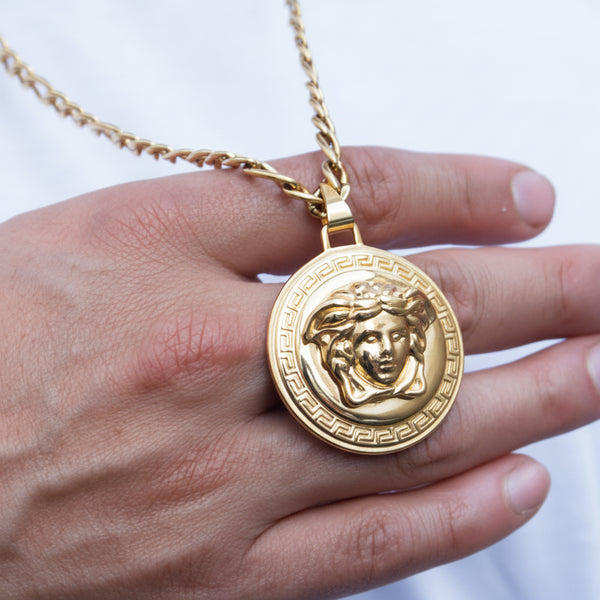 Dije Versace