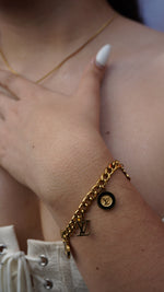 Pulsera Louis Vuitton Éclat joyeria en oro, oro laminado Leyfina -- accesorio elegante coleccion Leyfina